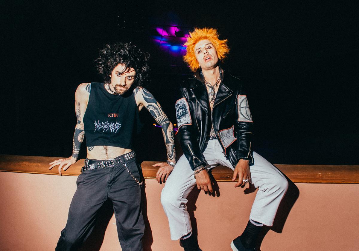 Агонь Тебе уже 20