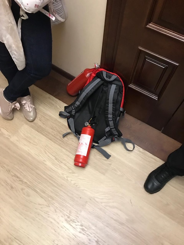 Титушки Порошенко возле ГБР Титушки Порошенко возле ГБР