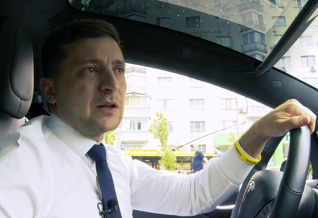 Зеленский, Tesla, авто, руль Зеленский, Tesla, авто, руль