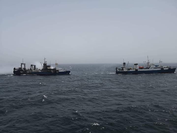 В районе Африки загорелся украинский траулер