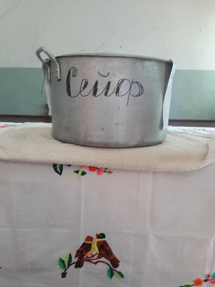 Нас кастрюле - "амбициозная" надпись "Сейф".