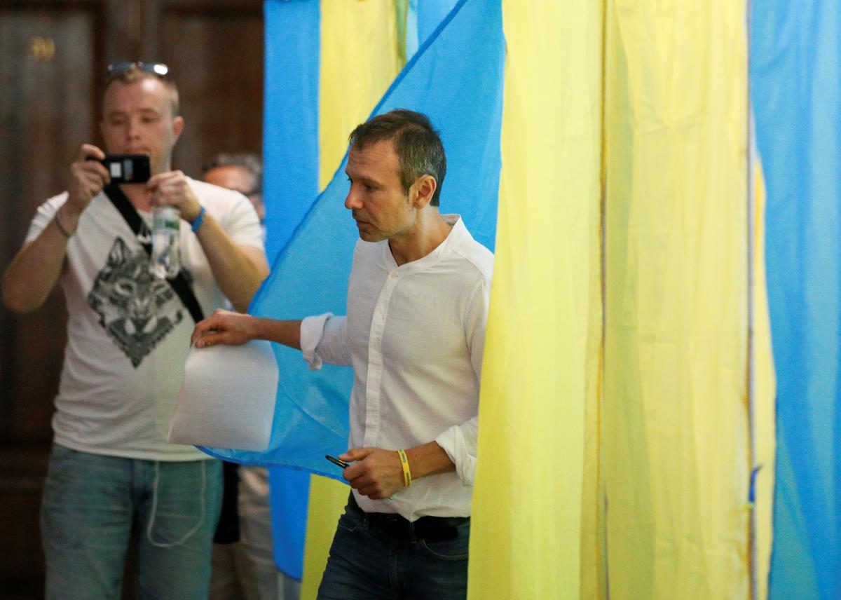 Святослав Вакарчук проголосовал на выборах в Раду
