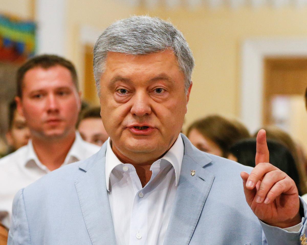 Петр Порошенко пришел на избирательный участок вместе с супругой Мариной