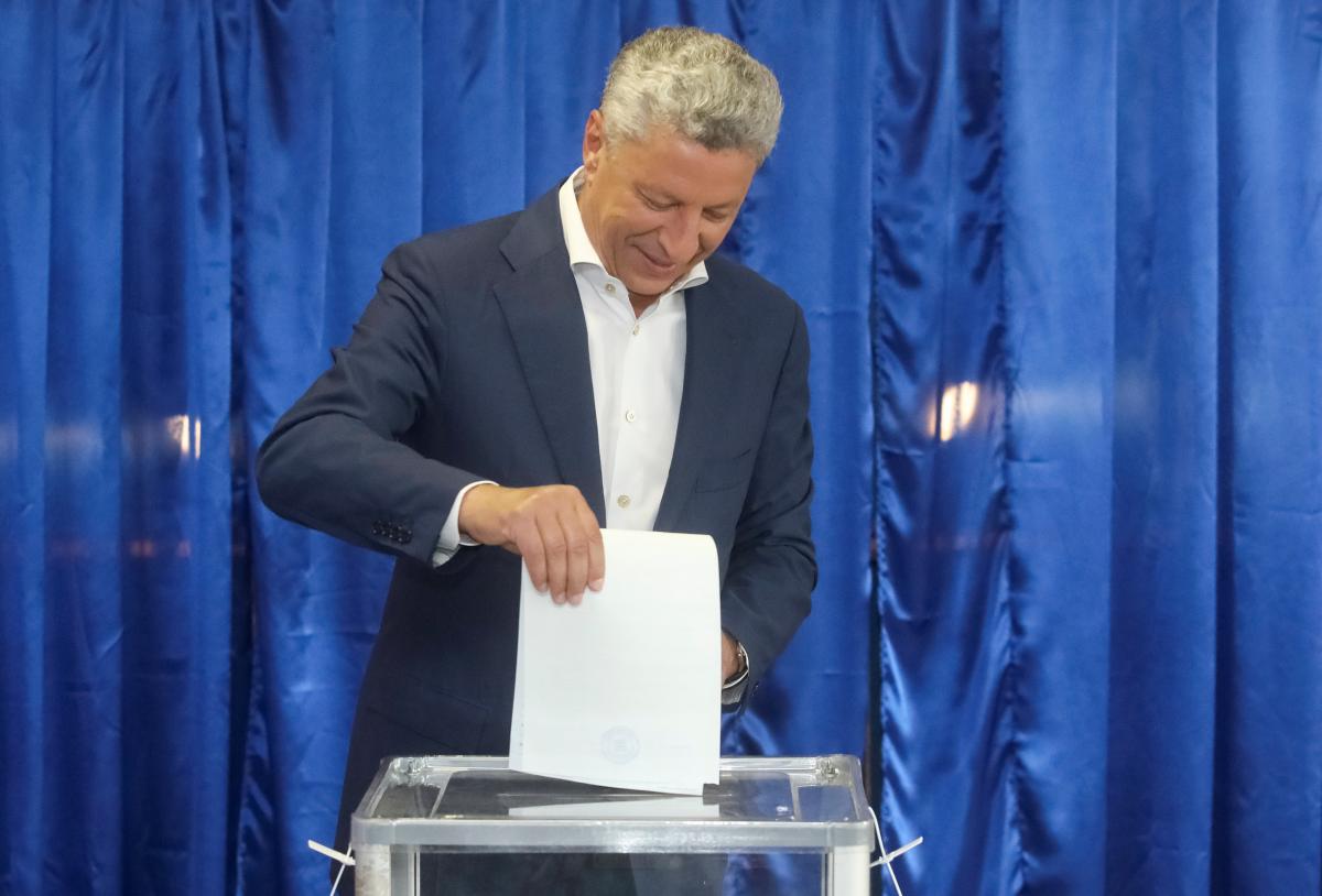 Юрий Бойко проголосовал на выборах в Раду 2019