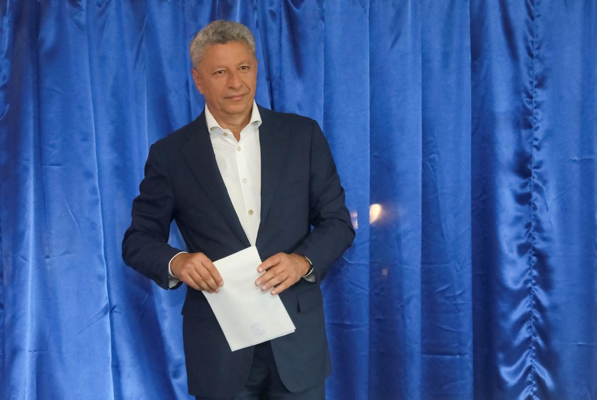 Юрий Бойко проголосовал на выборах в Раду 2019