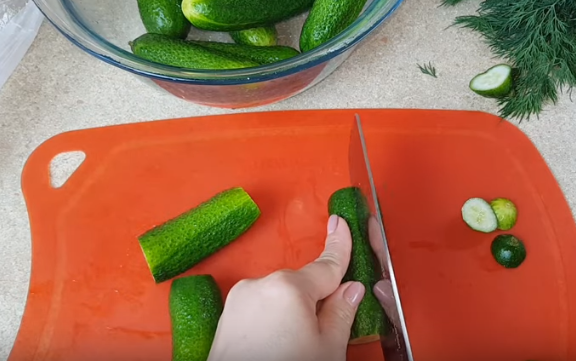 Огурцы малосольные в пакете готовятся около 30 минут