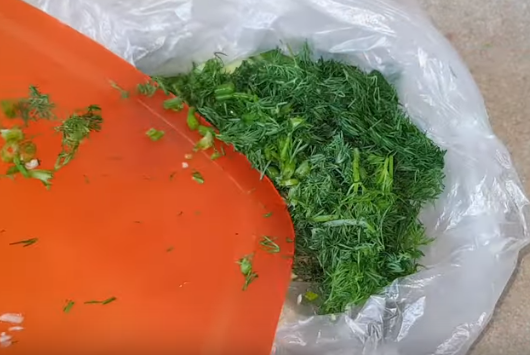 Огурцы малосольные в пакете готовятся около 30 минут