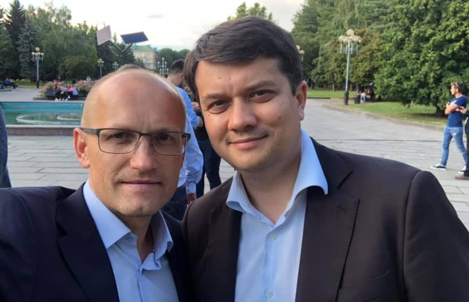 Александр Аликсийчук и глава партии Слуга народа Дмитрий Разумков / Источник: facebook.com Александр Аликсийчук и глава партии Слуга народа Дмитрий Разумков / Источник: facebook.com