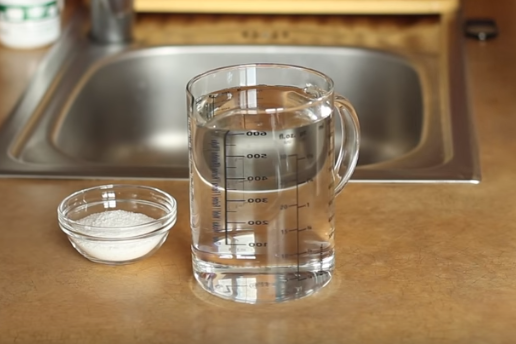 Малосольные огурцы в холодном рассоле можно есть через сутки после приготовления