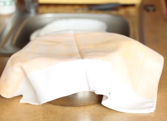 Малосольные огурцы в холодном рассоле можно есть через сутки после приготовления