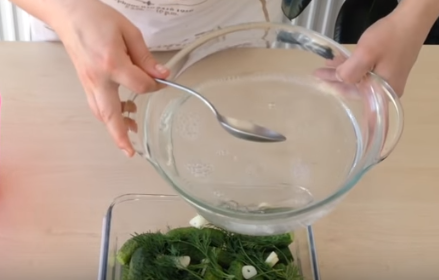 Малосольные огурцы на минералке можно есть через 12 часов после приготовления