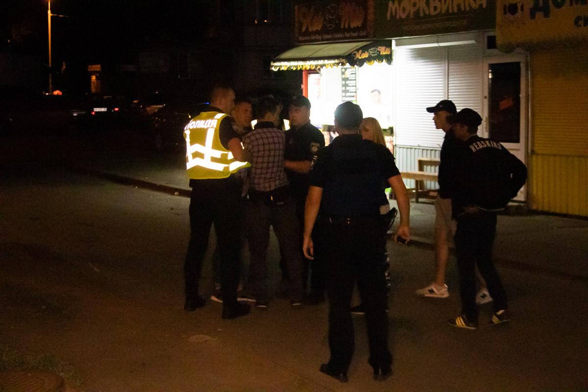 В Киеве напали на мужчину, пострадавший устроил стрельбу