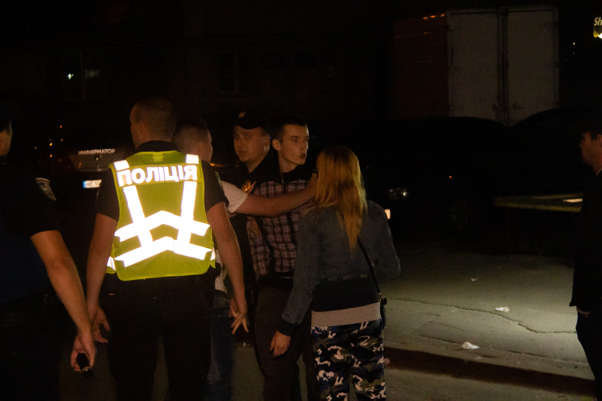 В Киеве напали на мужчину, пострадавший устроил стрельбу