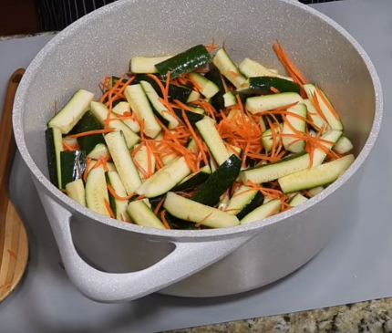 Кабачки на зиму по-корейски можно хранить при комнатной температуре