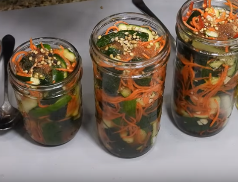 Кабачки на зиму по-корейски можно хранить при комнатной температуре