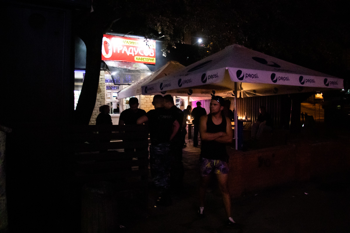 Псих с ножом напал на кафе в Киеве