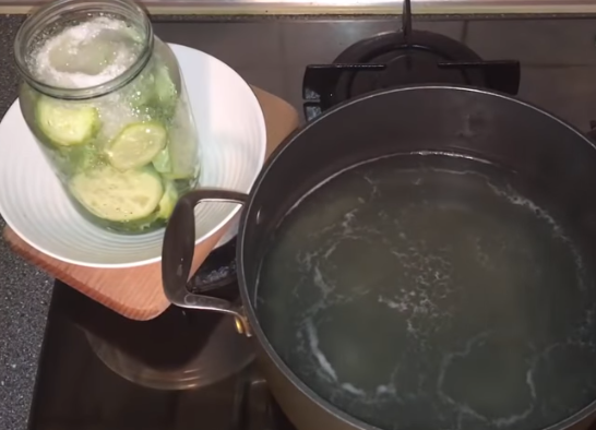 Маринованные кабачки на зиму не обязательно хранить в прохладном месте