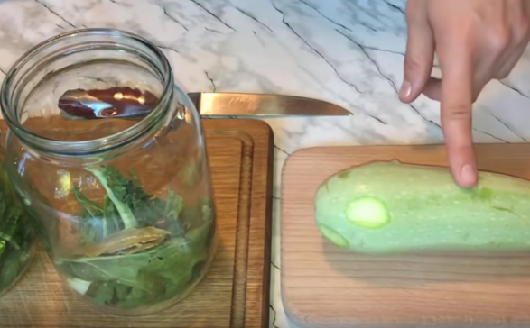 Кабачки маринованные на зиму не обязательно хранить в прохладном месте