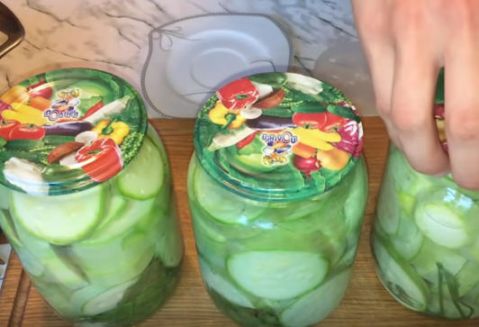 Маринованные кабачки на зиму не обязательно хранить в прохладном месте