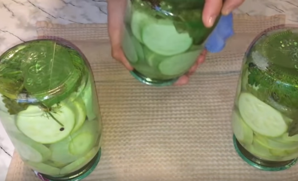 Кабачки маринованные на зиму не обязательно хранить в прохладном месте