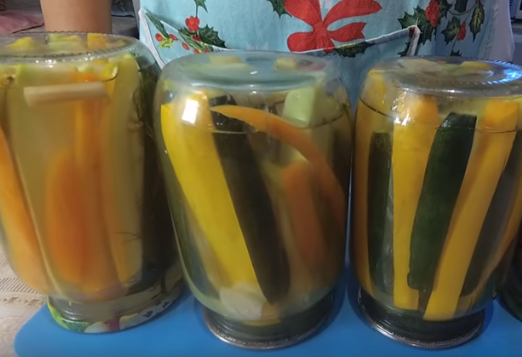 Консервированные кабачки без стерилизации лучше хранить в прохладном месте