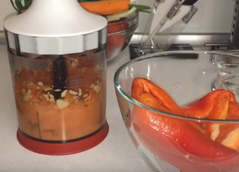 Помидоры по-корейски быстро готовятся