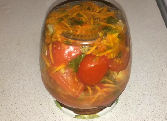 Помидоры по-корейски быстро готовятся