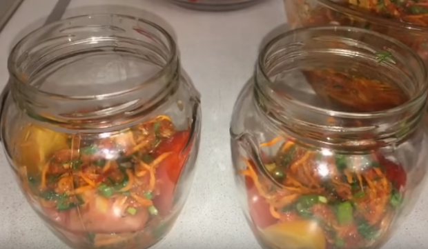 Помидоры по-корейски быстро готовятся