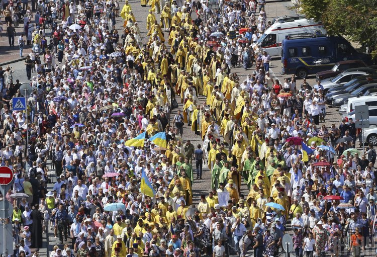 По случаю 1031-летия крещения Руси в Киеве прошел крестный ход ПЦУ