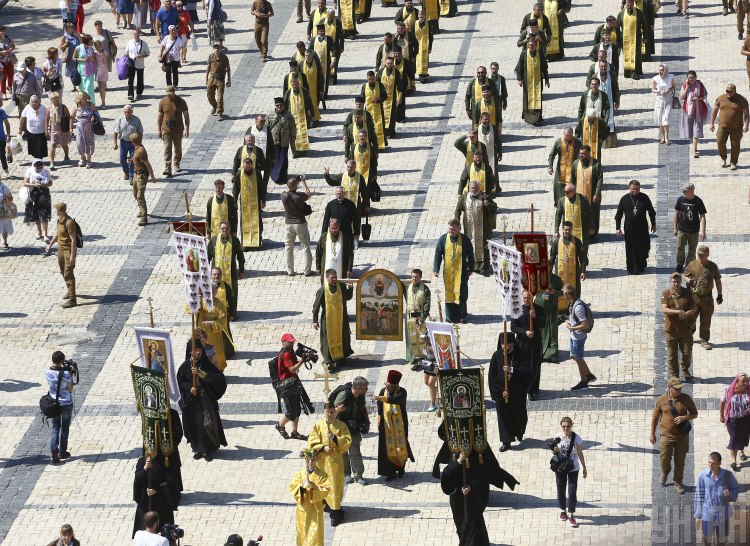 По случаю 1031-летия крещения Руси в Киеве прошел крестный ход ПЦУ