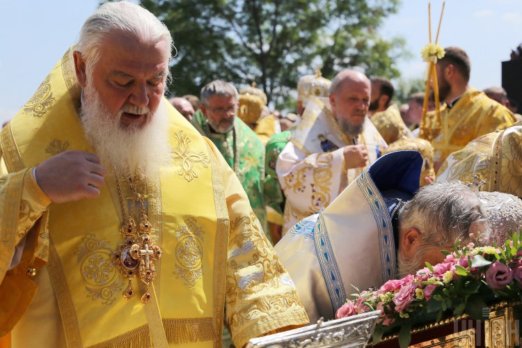 По случаю 1031-летия крещения Руси в Киеве прошел крестный ход ПЦУ