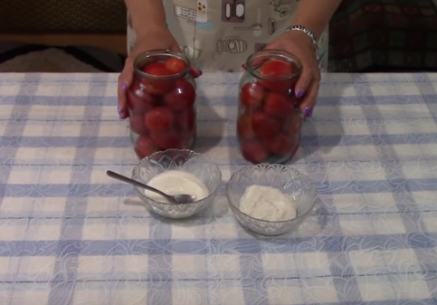 Помидоры в собственном соку можно давать даже маленьким детям