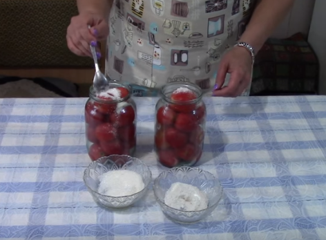 Помидоры в собственном соку можно давать даже маленьким детям