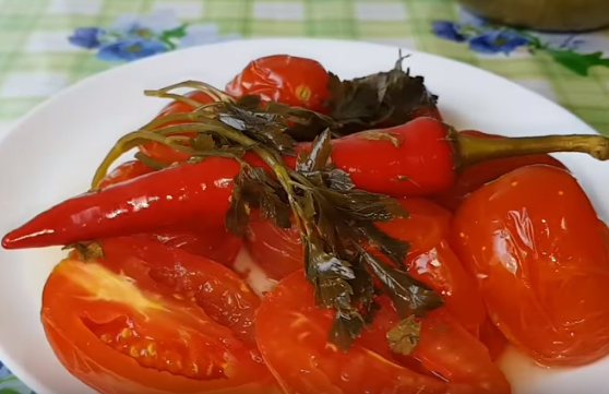 Квашеные помидоры на зиму быстро готовятся