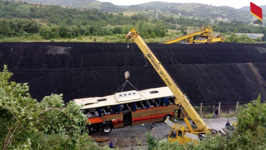 Жуткое ДТП в Черногории: автобус с пассажирами слетел в карьер, 40 пострадавших