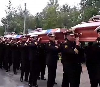 в России похоронили погибших подводников / скриншот
