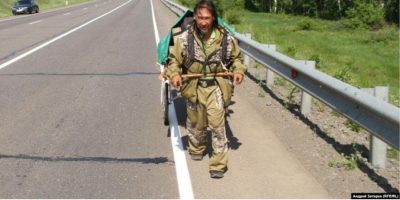 Александр Габышев идет изгонять Путина вместе с темными силами / Фото: Сибирь. Реалии