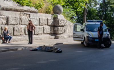 В Киеве мужчина прыгнул с В Киеве мужчина прыгнул с