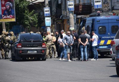 Геннадий Труханов предложил преступнику обменять захваченную в заложники девушку на себя