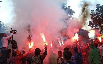 У офиса NewsOne устроили акцию протеста / hromadske.ua