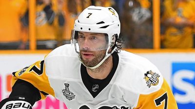 Самый возрастной игрок НХЛ завершил карьеру