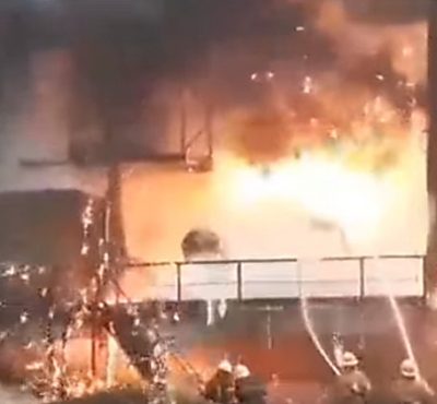 Горящий чугун выплеснулся в цех / Фото: скриншот из видео