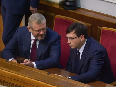 Кривая физиономия зрады: "оппоблоковцы" внесли в Раду проект об отмене языкового закона