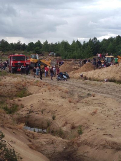 На Ровенщине в карьере песком засыпало детей, есть жертва