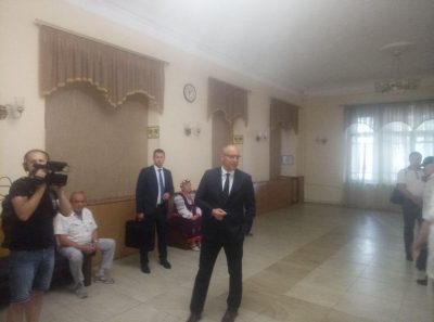 Не без приключений: Парубий проголосовал на выборах в Раду, попутно повеселив членов комиссии