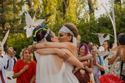 В Украине состоялась первая однополая свадьба: опубликованы фото и видео