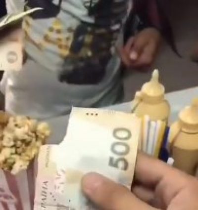 Наглый вор в номере посреди ночи: в Кирилловке туристов пождидает опасность - видео