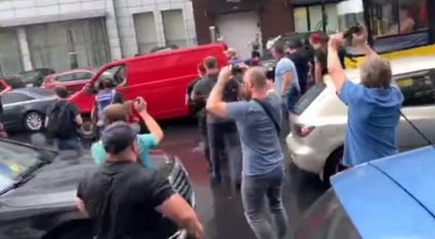 Автомобиль Петра Порошенко был атакован Автомобиль Петра Порошенко был атакован
