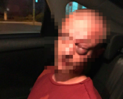 "Разукрасила и отжала мобильный": на Полтавщине 19-летняя девушка напала на мужчину