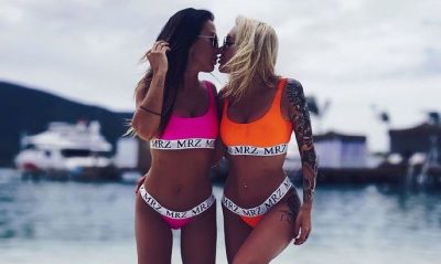 Жена экс-футболиста Динамо слилась с подругой в страстном поцелуе